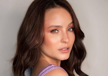 Larissa Manoela choca com mudança no corpo ao posar de maiô