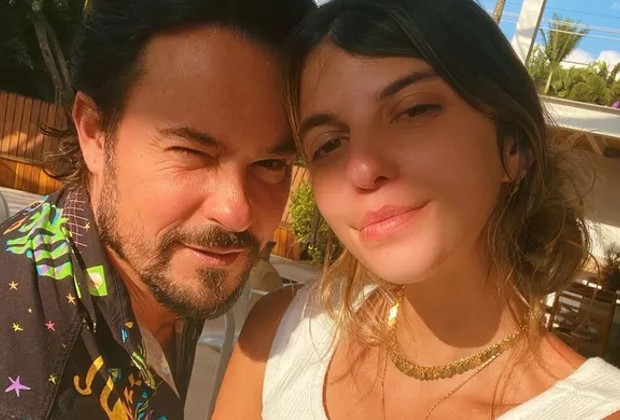 Com a noiva grávida, Paulo Vilhena revela o que fez para se conectar com a filha