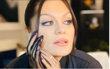 Jessie J sofre aborto e decide realizar show no mesmo dia