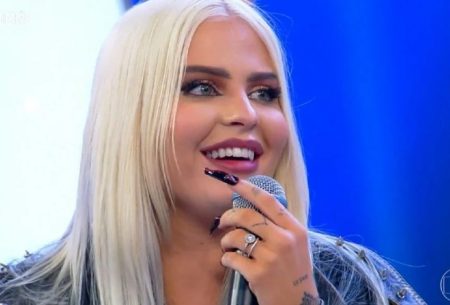 Luísa Sonza ouve críticas por unhas gigantes e faz revelação