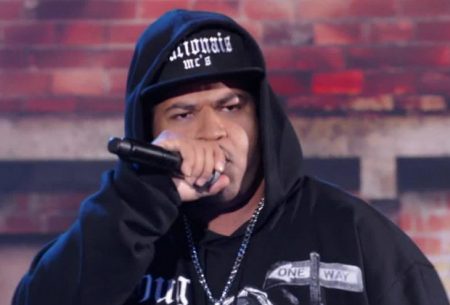 Robson Nunes brilha como Mano Brown e se emociona ao discursar sobre racismo