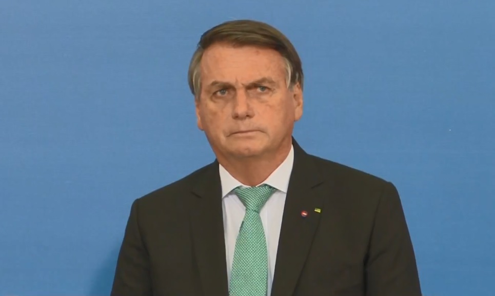 Comentarista da GloboNews erra e chama Bolsonaro de “ex-presidente”
