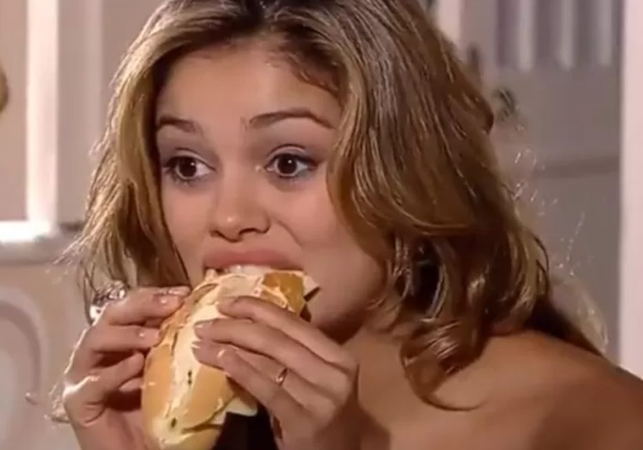 10 anos depois, cena de Sophie Charlotte comendo pão em Tititi vira meme