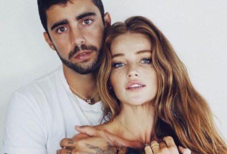 Cintia Dicker surge em momento ousado com Pedro Scooby