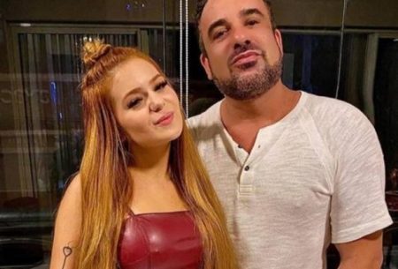 Pai de Viih Tube faz revelação ao vê-la beijando mulher em festa
