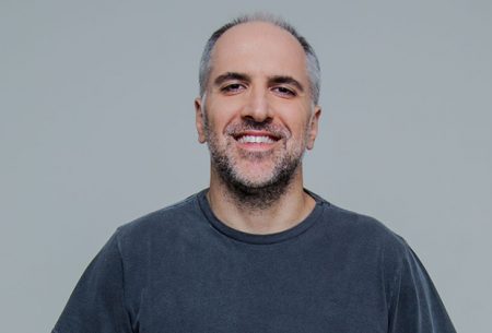Dono da Band faz elogios ao Governo Bolsonaro e leva voadora de Antonio Tabet