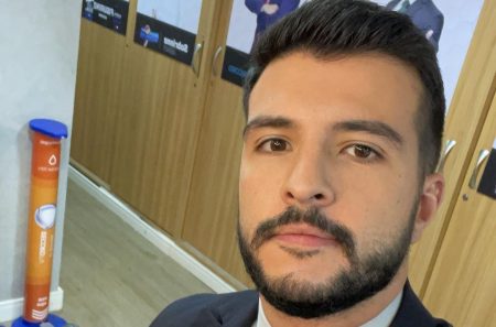 Após deixar a Globo, ser demitido da Record e acertar com a Band, Matheus Ribeiro quer ser deputado