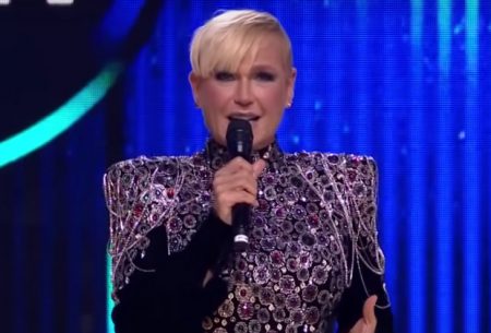 Xuxa convida Sasha para entrar em nave e vive momento histórico no Multishow