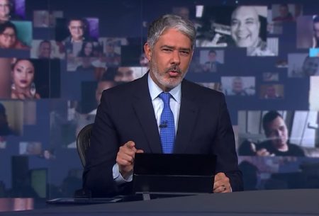 William Bonner toma a dose de reforço da Covid-19 e comemora no Jornal Nacional