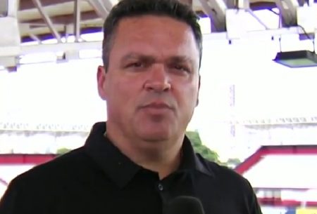 Presidente de time tira máscara de repórter e dispara: “Somos Bolsonaro”
