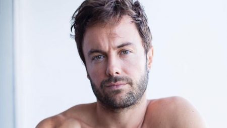Kayky Brito posa com filho recém-nascido e emociona seguidores