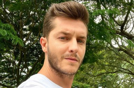 Treta entre Globo e Camila Queiroz faz Klebber Toledo perder papel em novela; novato é escalado