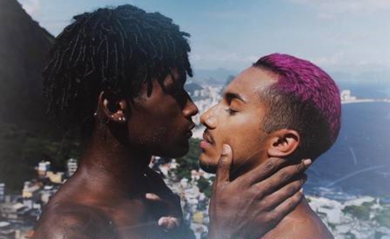 Rennan da Penha divulga capa gay em novo single e é alvo de homofobia