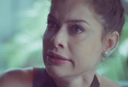 Um Lugar ao Sol: Bárbara perde a cabeça e agride criança