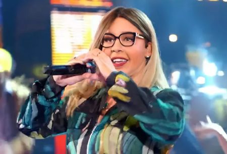 Gloria Groove emociona com homenagem a Marília Mendonça no Show dos Famosos