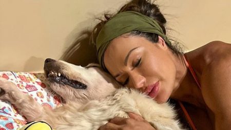Gracyanne Barbosa passa apuros com cachorrinha de estimação e desabafa