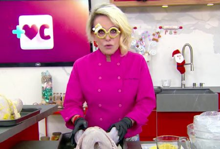 Ana Maria Braga ensina a “massagear o peru” e causa de novo