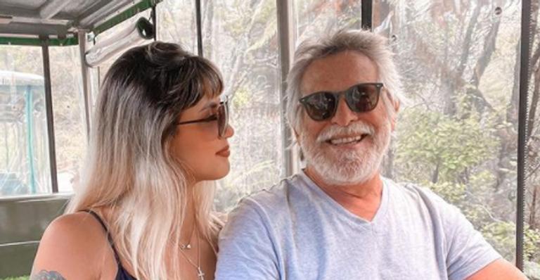 Noiva de José de Abreu toma atitude após ele beijar atriz da Globo em novela