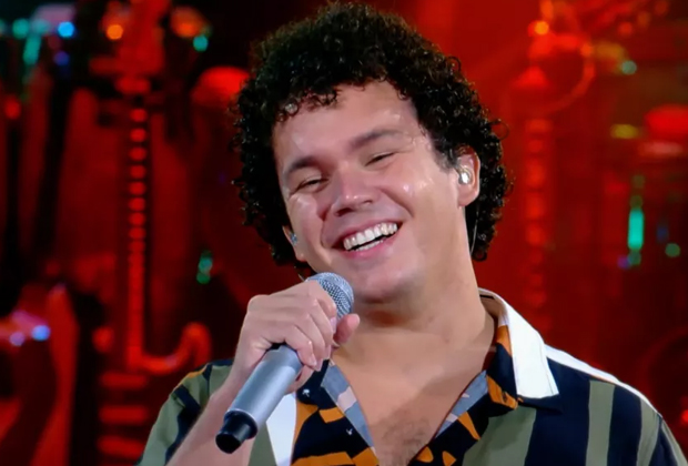 Cantor do time de Michel Teló é o campeão da 10ª temporada do The Voice Brasil