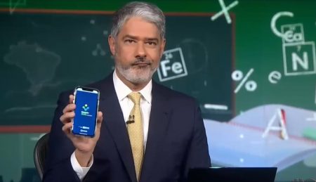 William Bonner faz teste ao vivo e derruba aplicativo do Ministério da Saúde