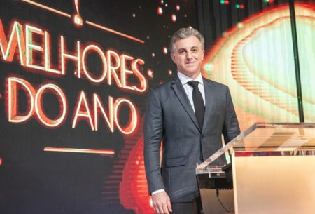 Luciano Huck surpreende e cita o Troféu Imprensa, do SBT, em premiação da Globo