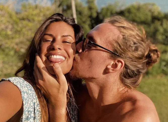 Vitor Kley anuncia fim de namoro com atriz portuguesa