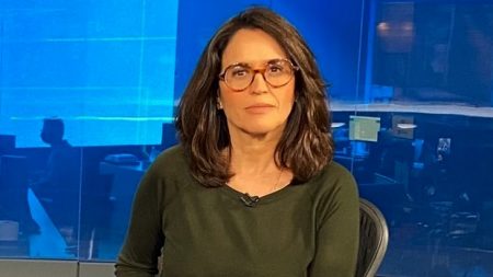 Ana Luiza Guimarães faz agradecimento emocionado após assumir o Jornal Nacional