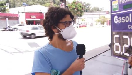 Homem é entrevistado pela Globo em posto de gasolina e protesta ao vivo: “Fora Bolsonaro”