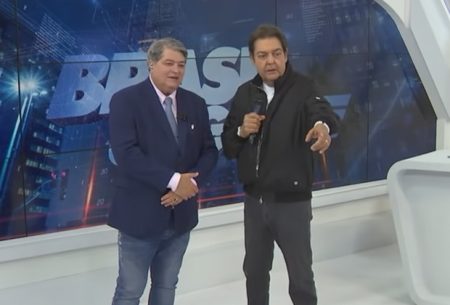 Faustão visita Datena, narra prisão e anuncia Fagundes e Camila Queiroz em programa