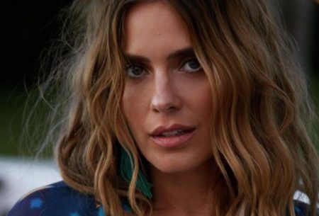 Carolina Dieckmann radicaliza, abandona o loiro e surge ruiva; confira