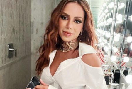 Anitta anuncia que está de namorado novo e pega todos de surpresa