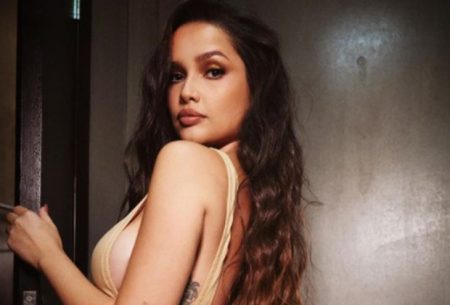 Juliette exibe corpo escultural ao posar de biquíni e impressiona os seguidores