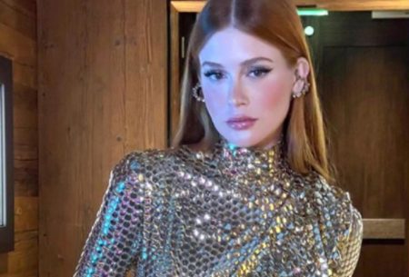 Marina Ruy Barbosa surge fumando em foto de bastidor de série; veja