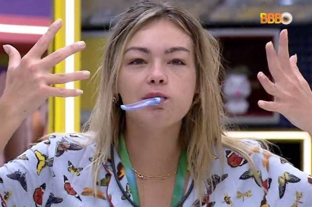 Bárbara fica com olhos inchados depois de chorar muito no BBB 2022