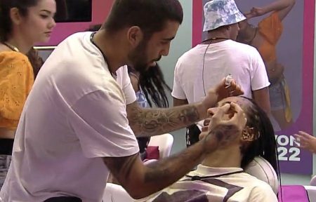 BBB 2022: Pedro Scooby chama a atenção após maquiar Linn da Quebrada