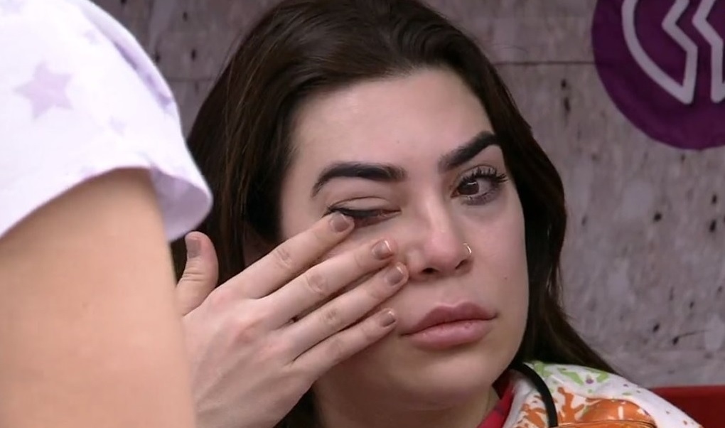 BBB 2022: Naiara Azevedo tem crise de choro e pode perder 1ª festa