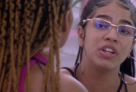 BBB 2022: Maria, Rodrigo e Natália protagonizam beijo triplo e brother dá fora em sister