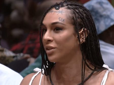 BBB 2022: Após erros, Tadeu Schmidt pede para Linn explicar tatuagem na testa
