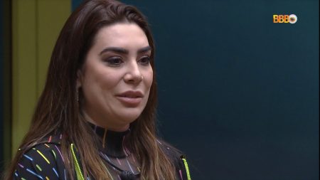 BBB 2022: Naiara Azevedo ameaça apertar botão vermelho após paredão