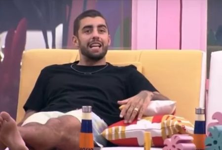 BBB 2022: Pedro Scooby pergunta se pode ficar pelado na casa