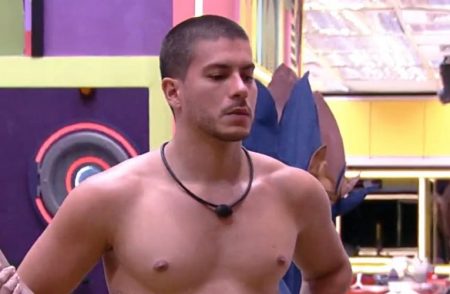 Mayra Cardi perde a cabeça e solta o verbo após atitude de Arthur Aguiar no BBB 2022