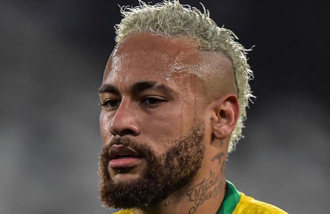 Web não aprova apoio de Neymar a Bolsonaro e cita Bola de Ouro para desmerecê-lo