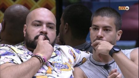 BBB 2022: Arthur combina com Tiago indicação de rival ao paredão