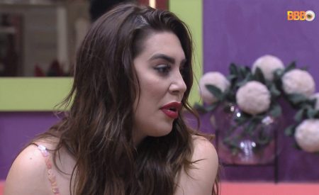 BBB 2022: Naiara Azevedo esmurra cenografia do reality e dá o que falar