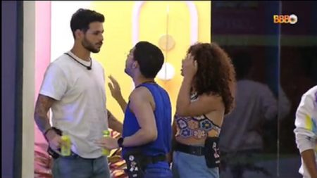 BBB 2022: Rodrigo tem ataque de nervos e esculacha Tiago no intervalo do programa