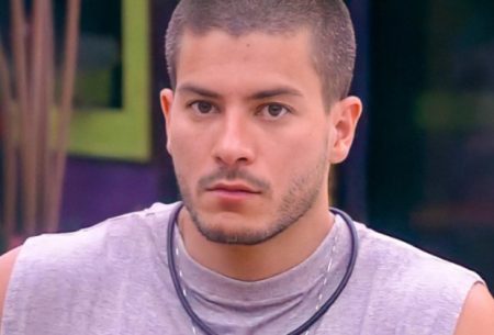 BBB 2022: Cena de Arthur Aguiar com bambolê faz web pirar: “Pensei tanta coisa”