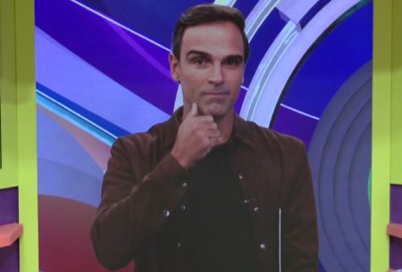 BBB 2022: Tadeu Schmidt surpreende e manda recado em Libras durante discurso