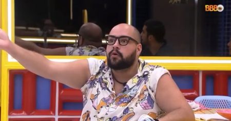 BBB 2022: Tiago Abravanel perde a paciência com participante e dá patada gratuita