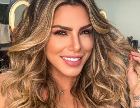 Erika Schneider reflete sobre idade e confessa como se imaginava