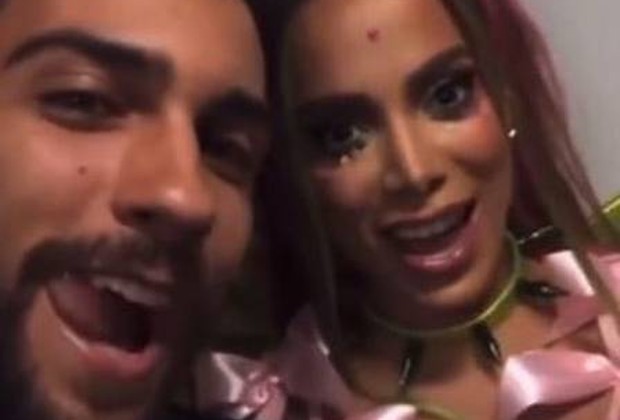 Anitta revela romance com jogador que irá disputar Super Bowl